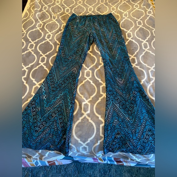 No Boundaries Pants - Hippie patterned bell bottoms size large